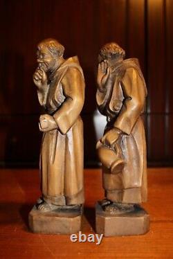 19ème 8 Paire de sculptures en bois sculptées à la main de moines, frères, abbés et abbés