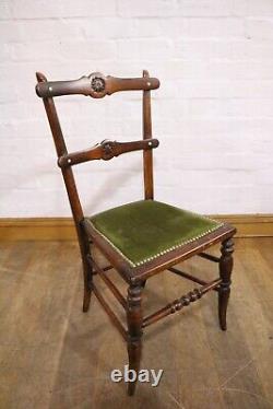 Belle paire d'antiques chaises sculptées de style Arts and crafts de qualité pour salon/chambre