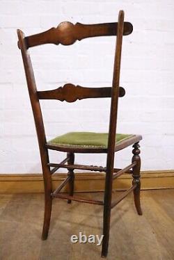 Belle paire d'antiques chaises sculptées de style Arts and crafts de qualité pour salon/chambre