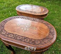 Fantastiques tables en paire en bois dur indien vintage incrustées de laiton - Livraison disponible