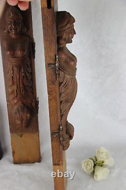 Figurines en bois sculpté PAIR provenant d'une armoire hollandaise du début des années 40.