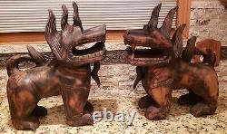 Grands Paire de grands chiens Fu Foo chinois en bois sculpté
