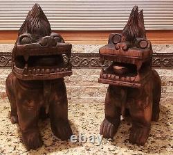 Grands Paire de grands chiens Fu Foo chinois en bois sculpté