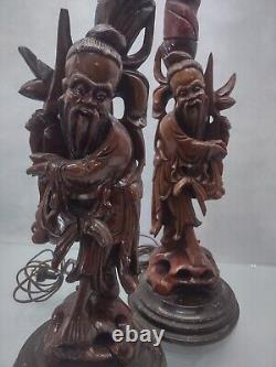 Paire assortie de lampes en sculpture de bois chinois ancien TRAVAILLÉES par un homme oriental d'Asie