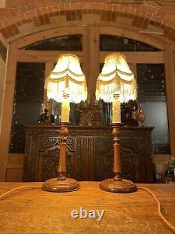 Paire d'anciennes lampes en acajou sculpté anglais, style bougeoir jacobéen
