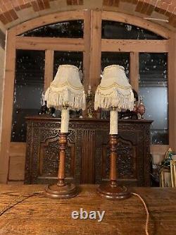 Paire d'anciennes lampes en acajou sculpté anglais, style bougeoir jacobéen