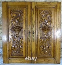 Paire d'anciennes portes en bois sculpté français, panneaux muraux en chêne massif récupéré