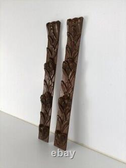 Paire d'antiques corbeaux en bois sculpté à la main, éléments architecturaux récupérés pour garnitures de panneaux