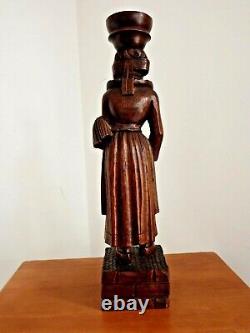 Paire d'antiques figurines en bois sculpté à la main, de style breton de Bretagne, homme et femme 2854.
