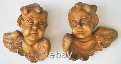 Paire de 2 anges anciens en bois sculpté, putti, cupidon, chérubs ailés Italie.