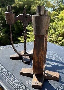 Paire de Bougeoirs Suédois Anciens Sculptés à la Main en Bois, Art Populaire Nordique, Piquet Elis Tasre