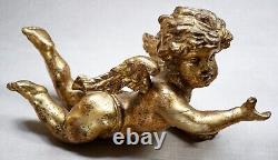 Paire de anges en bois sculpté à la feuille d'or d'époque 18ème siècle en excellent état