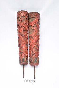 Paire de bougies sculptées en bois rouge et doré avec dragon chinois ancien