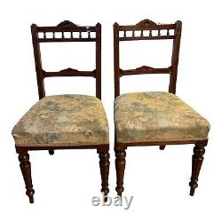 Paire de chaises de chambre/couloir en acajou sculpté vintage