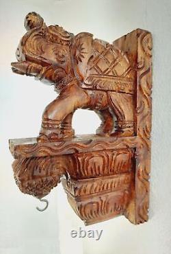 Paire de consoles en forme d'éléphant en bois. Décoration murale. Sculptées à la main à partir de bois. Taille 12.