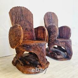 Paire de fauteuils sculptés en troncs d'arbre avec aigles américains