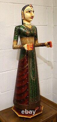 Paire de figures vintage indiennes Raja et Rani en bois sculpté décoratif de 108cm