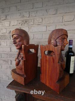 Paire de grands serre-livres en bois sculpté d'art tribal amérindien du milieu du XXe siècle