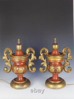 Paire de lampes de table italiennes sculptées et peintes à la main du XIXe siècle