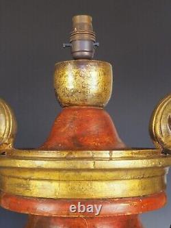 Paire de lampes de table italiennes sculptées et peintes à la main du XIXe siècle