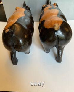 Paire de rhinocéros en teck sculptés en bois kényans