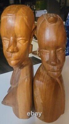 Paire de sculptures en bois sculpté Tête d'homme et de femme africains Art populaire tribal