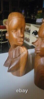 Paire de sculptures en bois sculpté Tête d'homme et de femme africains Art populaire tribal