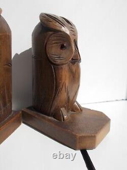 Paire de serre-livres en bois sculpté à la main de style Art Déco représentant des chouettes