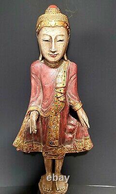 Paire de statues de Bouddha en bois doré sculpté thaïlandais vintage