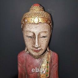 Paire de statues de Bouddha en bois doré sculpté thaïlandais vintage