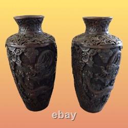 Paire de vases anciens chinois en bois / cinabre sculpté de dragons