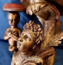 Paire unique d'antiques consoles murales en bois sculpté doré avec statue féminine et putti
