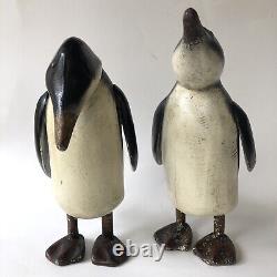 Paires de figurines en bois de pingouins sculptées en art populaire, anciennes sculptures en bois peint de grande taille