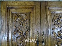 Panneaux muraux en chêne massif sculpté, paire de portes anciennes françaises.