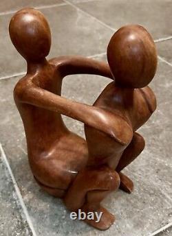 Sculpture abstraite en bois dur COUPLE S'EMBRASSANT pour la Saint-Valentin