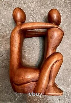 Sculpture abstraite en bois dur COUPLE S'EMBRASSANT pour la Saint-Valentin