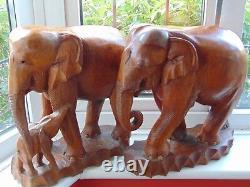 Sculpture de paire d'éléphants sculptés à la main en bois de teck massif extra-large 15 grand
