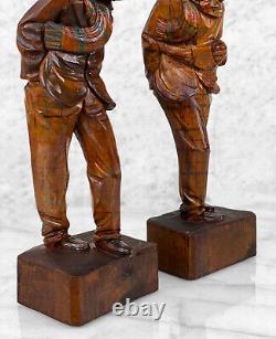 Sculptures en bois sculpté de style bavarois allemand vintage représentant des personnages masculins, une paire