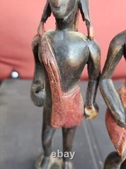 Statue en bois sculpté vintage faite à la main d'un couple de tribu africaine antique x2
