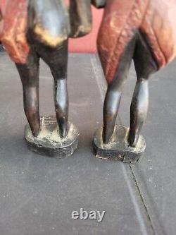 Statue en bois sculpté vintage faite à la main d'un couple de tribu africaine antique x2