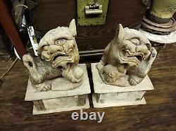 Statues de Foo Dog en bois sculpté à la main Paire de figurines de gardien de temple asiatique Foo Dog