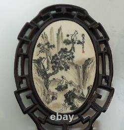 Superbe paire de miniatures de paravents de table en encre et plume chinoise sculptée à la main du 19e siècle.