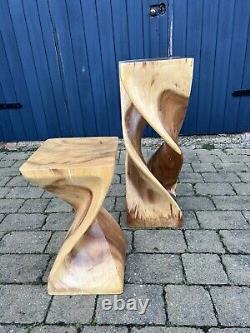 Tables en bois de Monkeypod sculptées en paire, table de lampe d'appoint, tabouret, support, sculpture