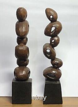 Une paire de sculptures en bois sculpté empilées abstraites modernistes rares de l'époque vintage 19