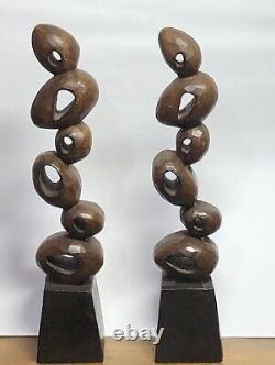 Une paire de sculptures en bois sculpté empilées abstraites modernistes rares de l'époque vintage 19